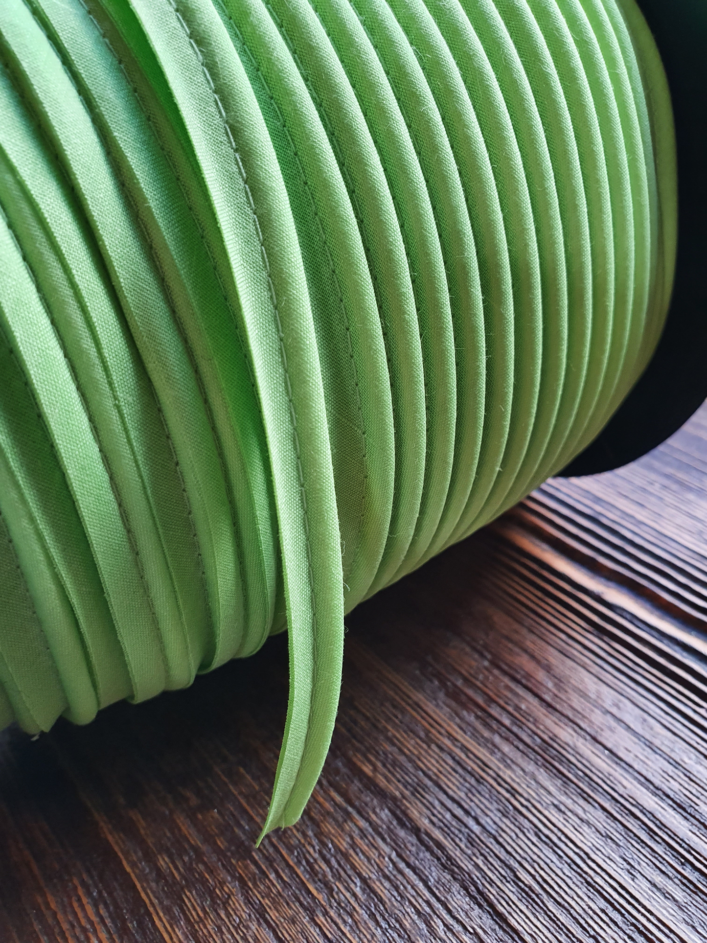 Piping / katoen / lime groen / 12mm / geleverd op klos van 150 meter.