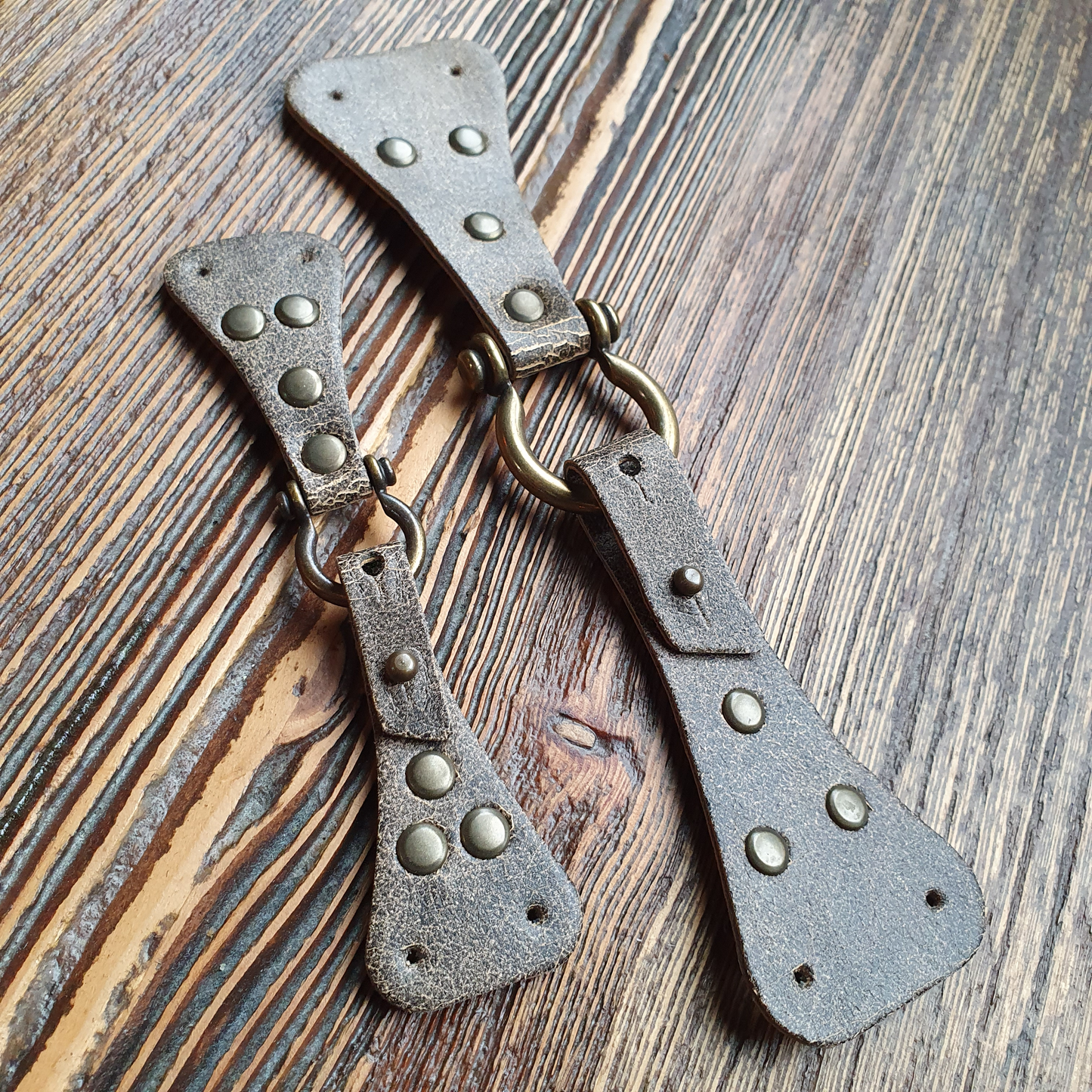 Sluiting kunstleer vintage / brons. Verpakt per 20 stuks.
