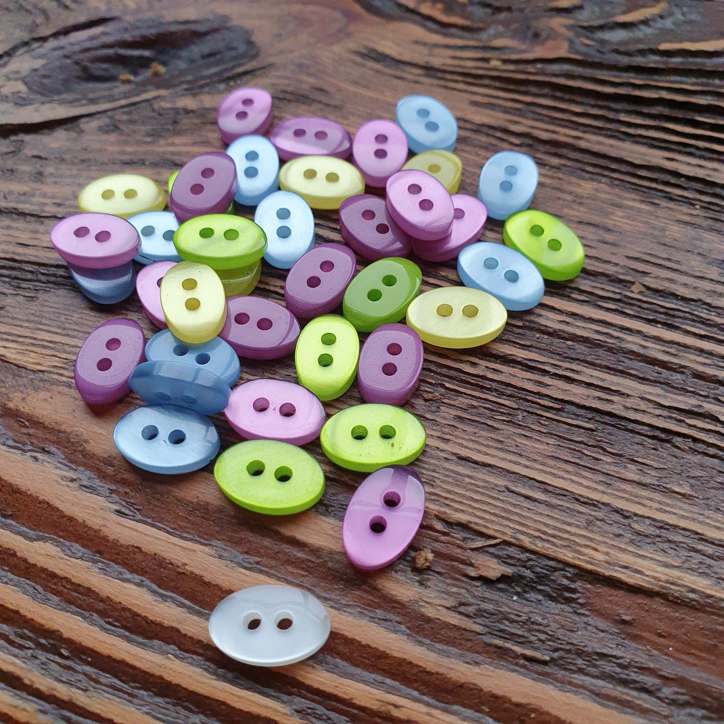 Ovaal knoopje / 13 mm / Polyester / 2-gaats / inverfbaar / per 100 stuks