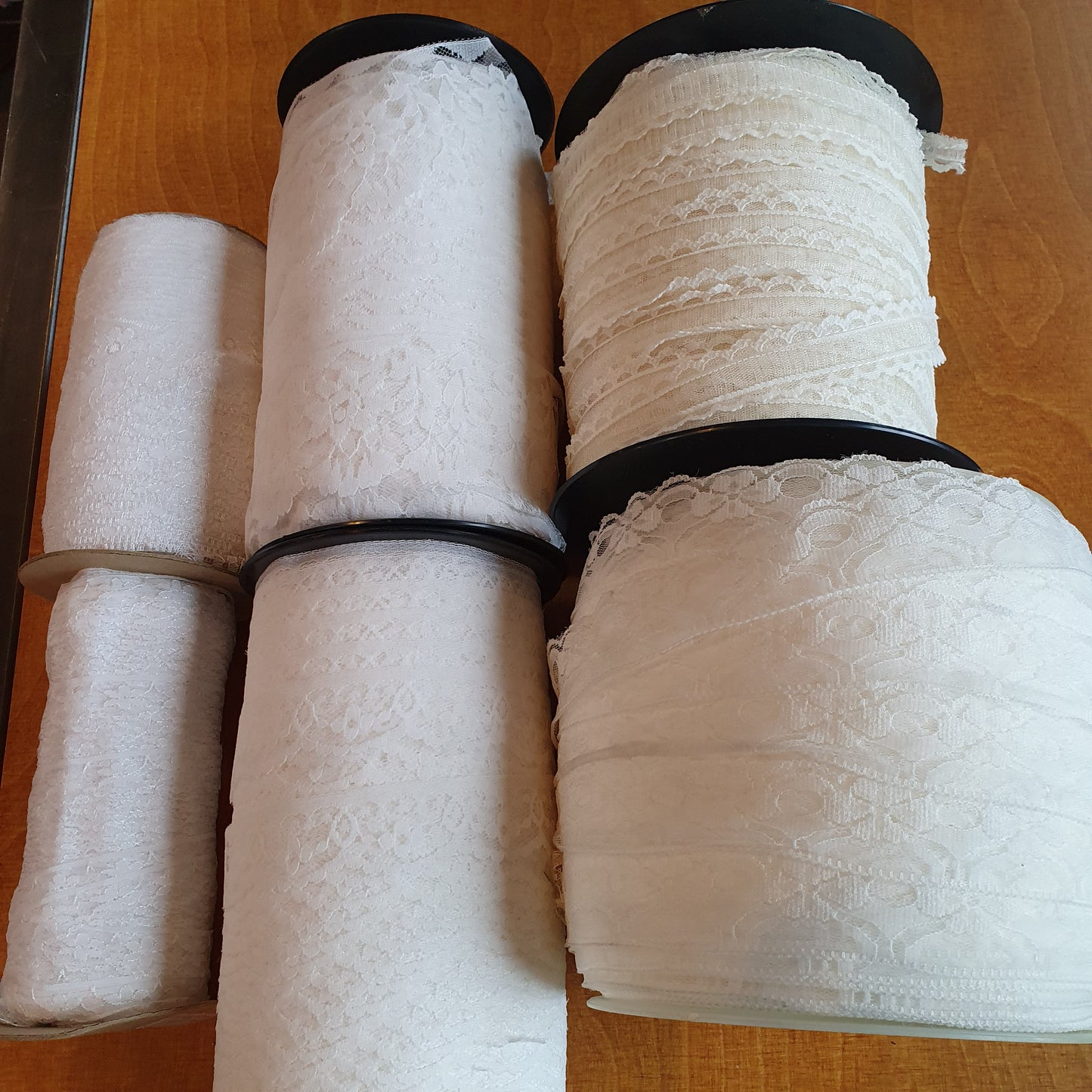 Mooi pakket met assortiment van band/kant/fournituren op=op