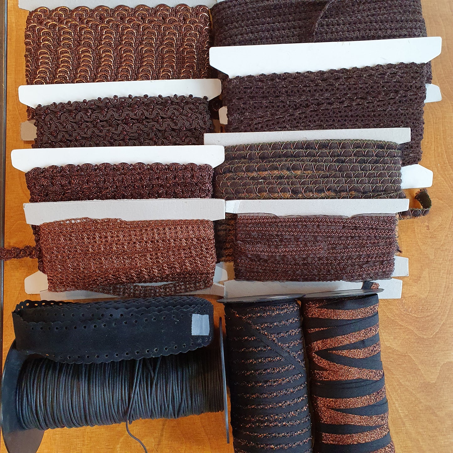 Mooi pakket met assortiment van band/kant/fournituren op=op