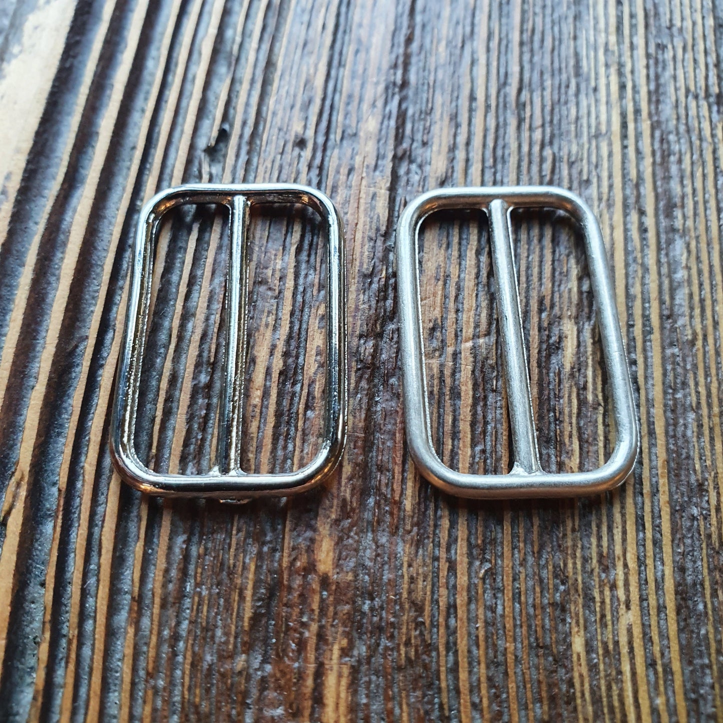 Schuifgespje. Binnenmaat 25mm. Zilver & Mat zilver. Verpakt per 50st.