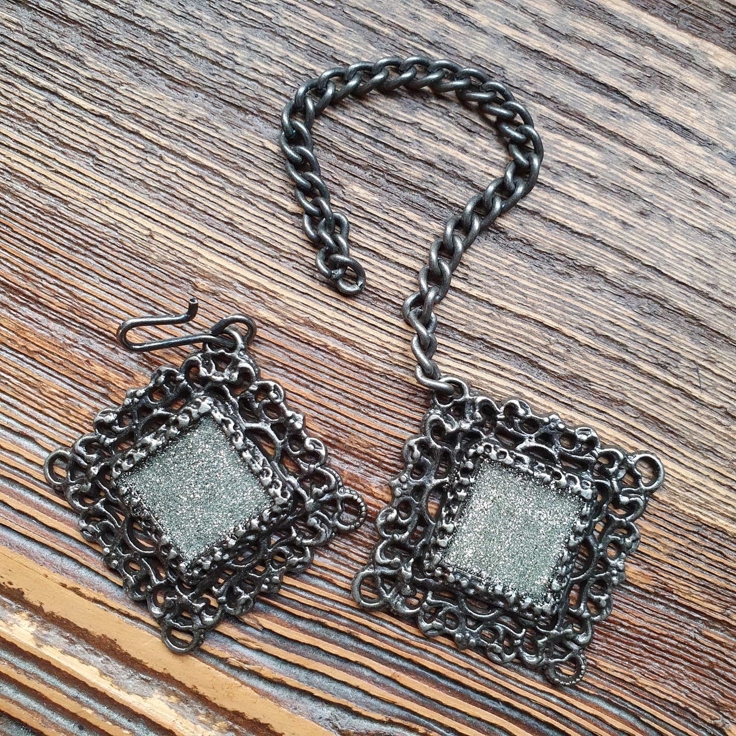 Sluiting kleur - oud zilver - met glitter epoxy ingelegd - Per 20 stuks.