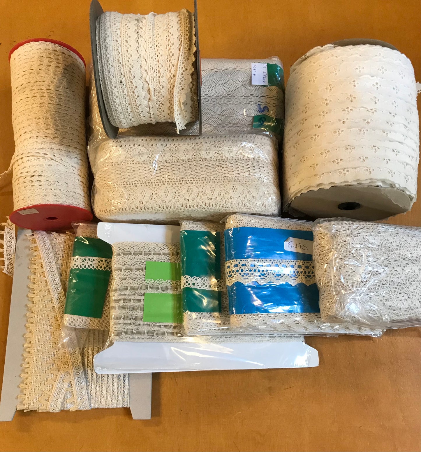 Mooi pakket met assortiment van band/kant/fournituren op=op