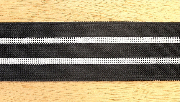 Zwart elastiek met streep, per 50 meter.