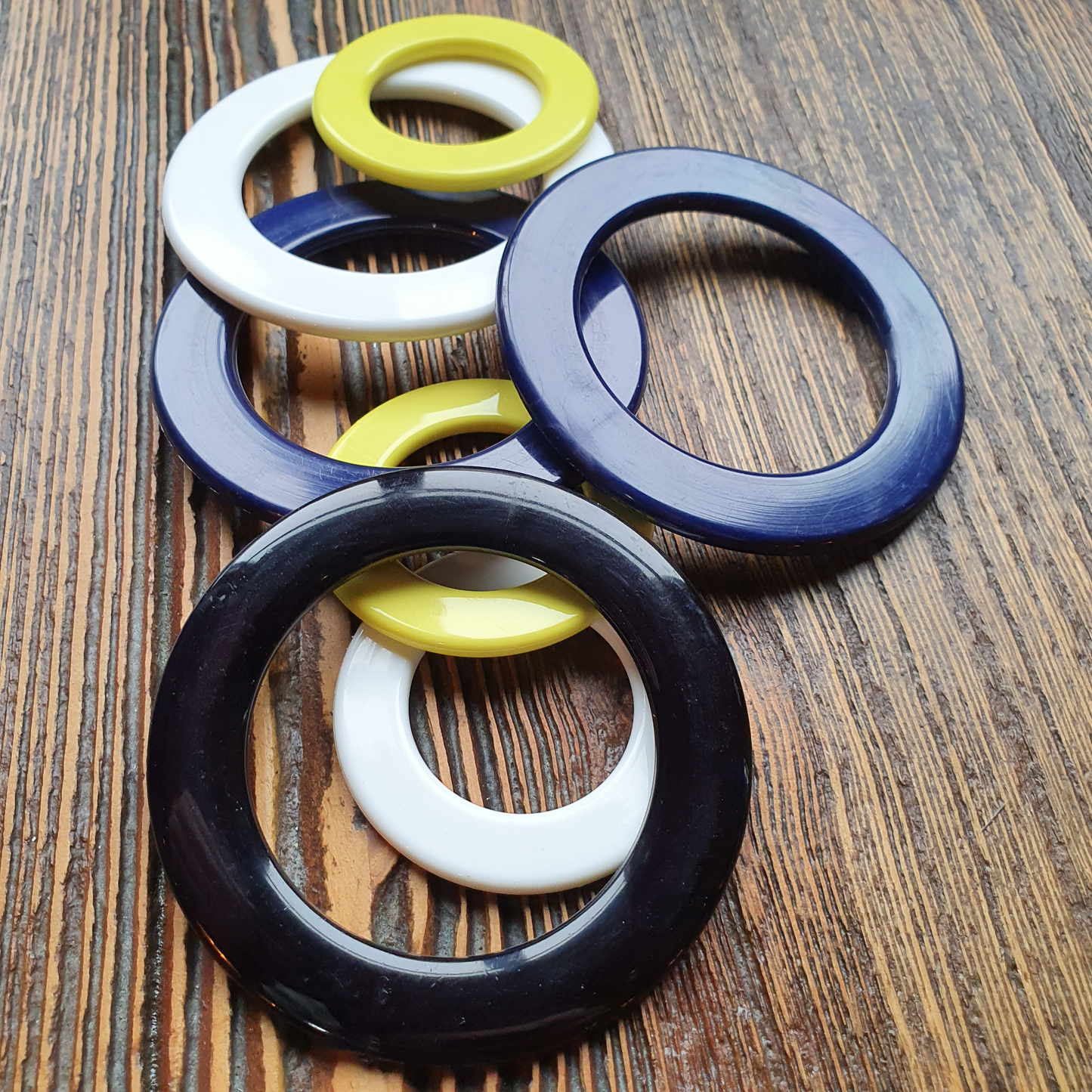 Ring plat Nylon wit Binnenmaat 30 en 50mm. Verpakt per 100stuks.