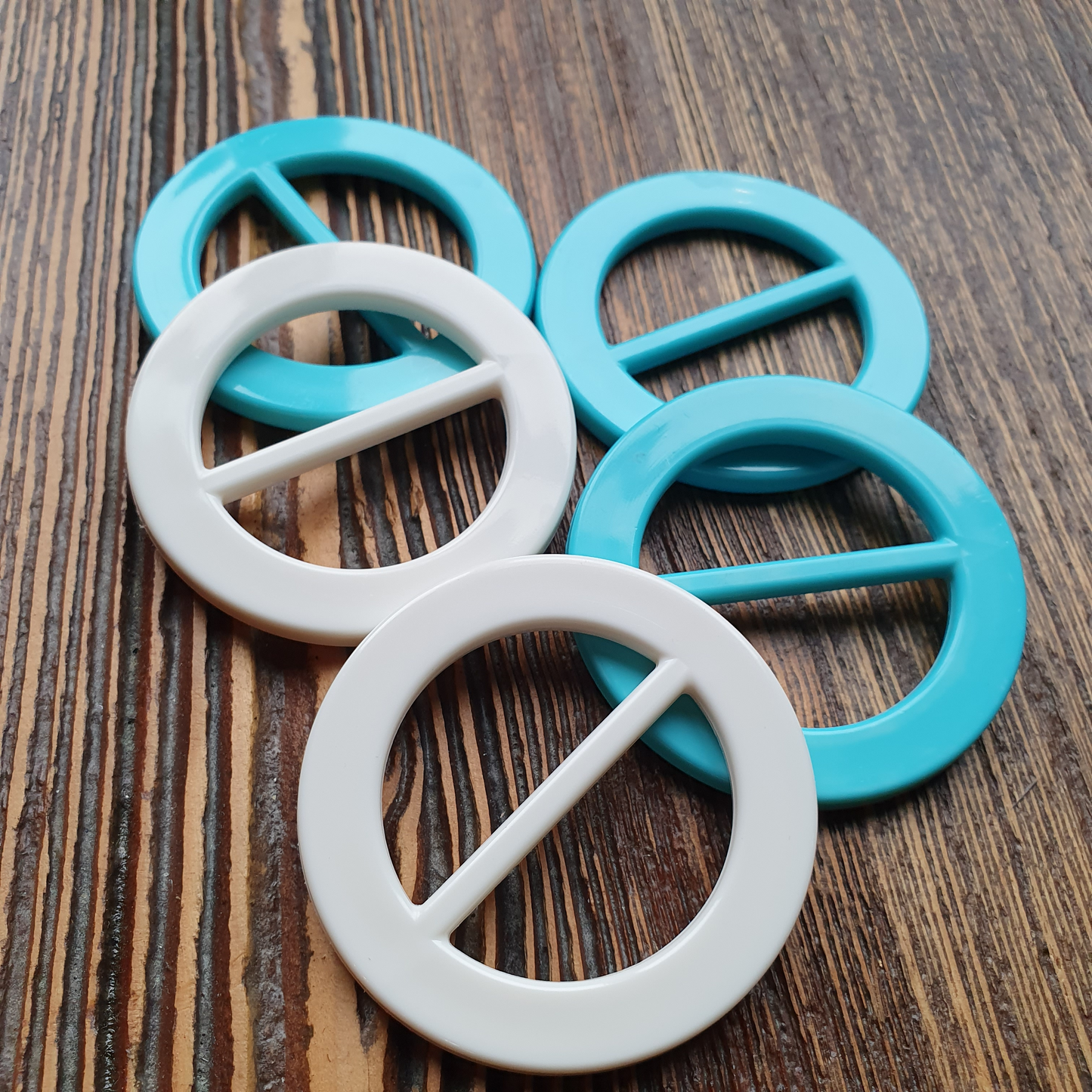 Gesp Nylon Wit. Binnenmaat 35mm. Verpakt per 100 stuks.