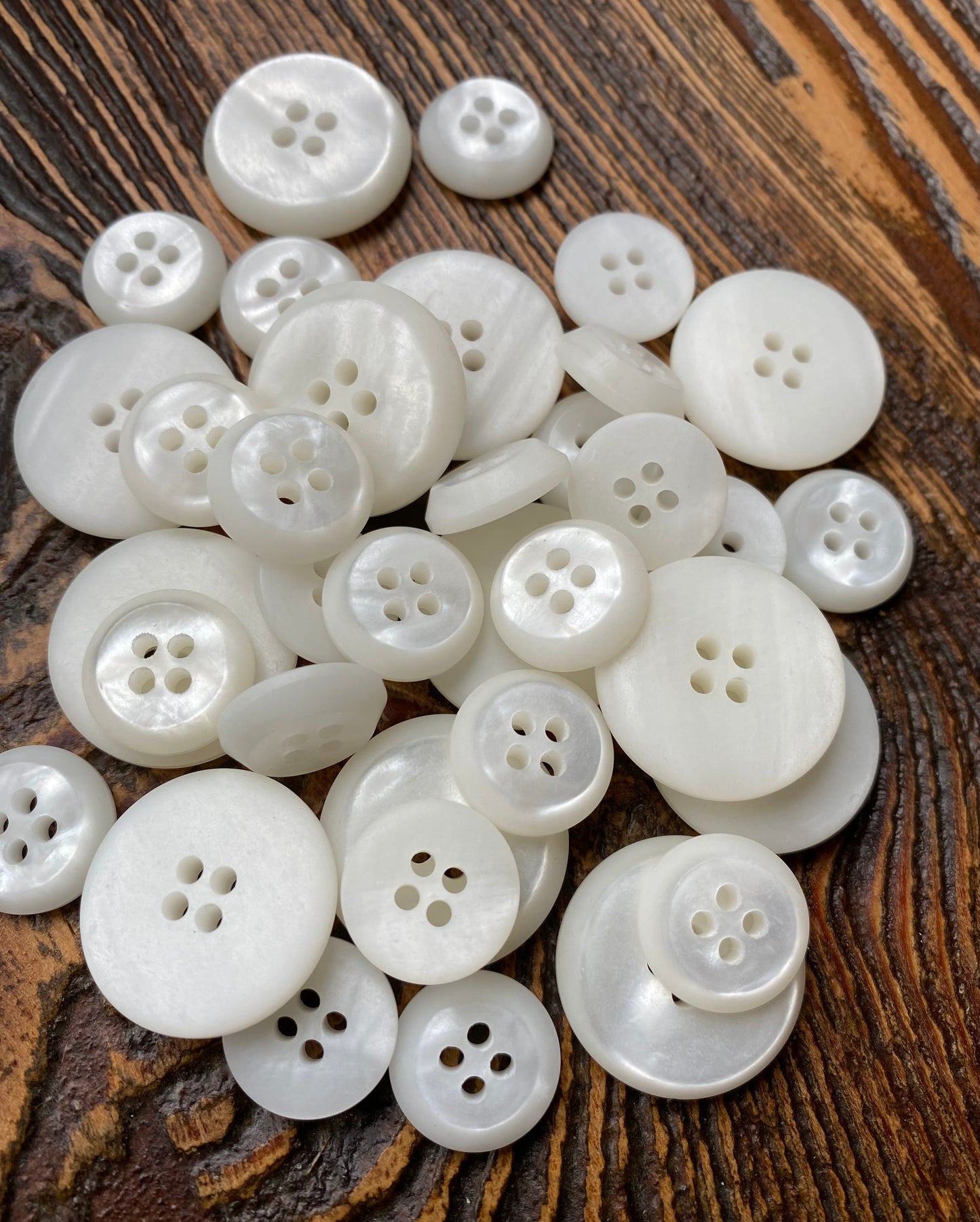 Knoop Polyester / 4 gaats / kleur 001 / prijs per 100 stuks