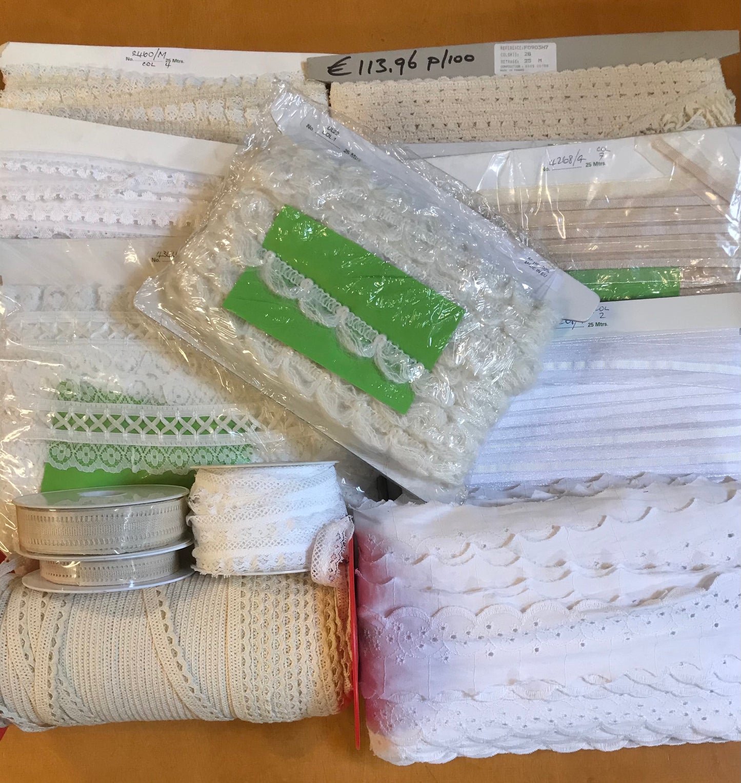 Mooi pakket met assortiment van band/kant/fournituren op=op