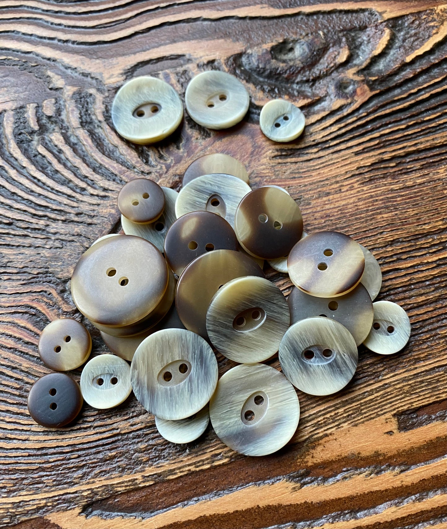 Polyester / 2-gaats / Bruin Col:202/ Diverse maten prijs per 100 stuks.