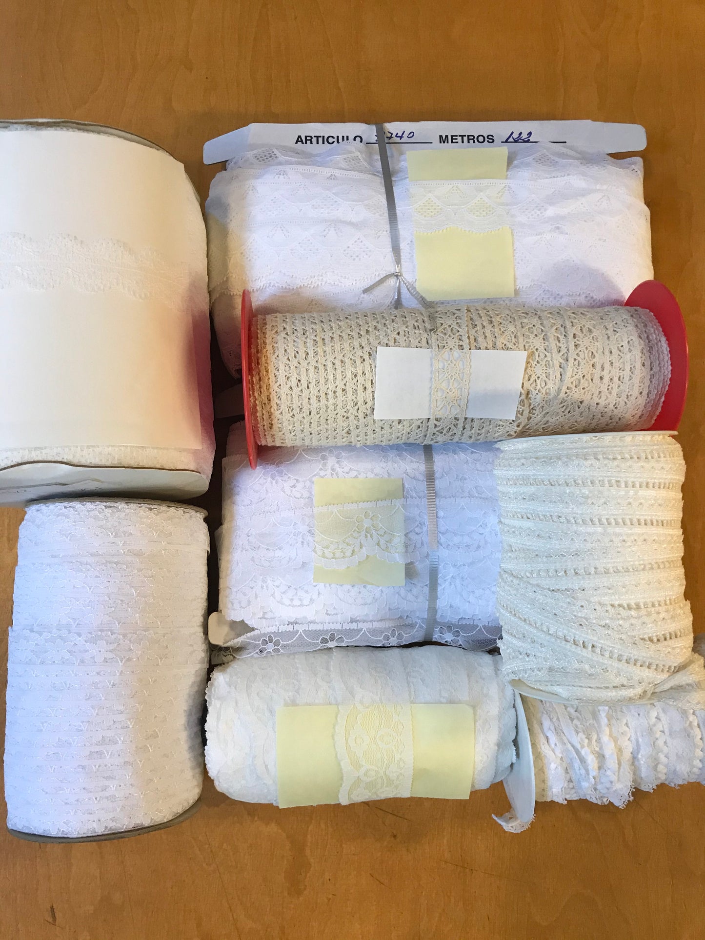 Mooi pakket met assortiment van band/kant/fournituren op=op