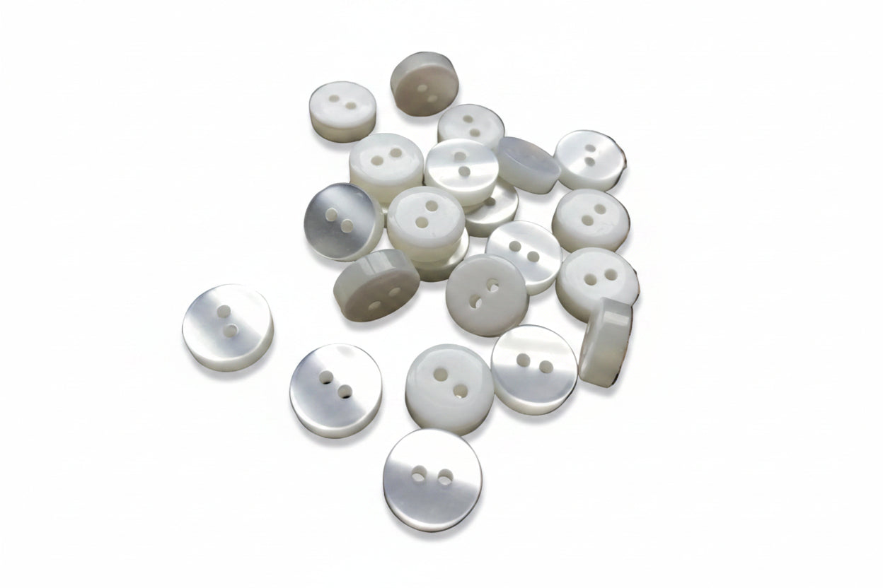 Blusenknopf dick Polyester / 12 mm / 2-Loch / Farbe Weiß / Preis pro 100 Stück
