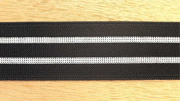 Zwart elastiek met streep, per 50 meter.
