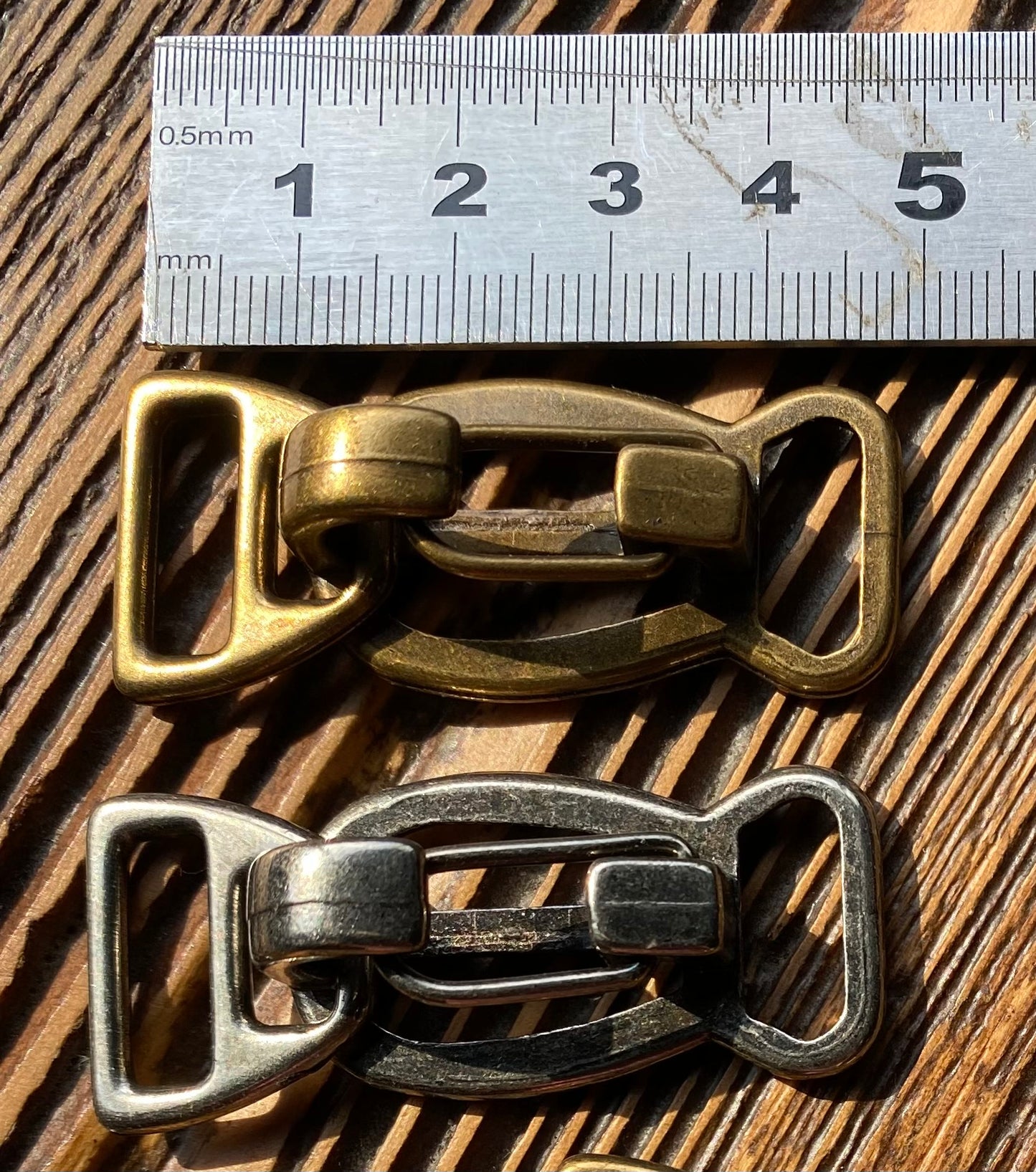 Sluiting Zamac 2-delig - kleur Brons of Oud Nikkel- per 50 stuks verpakt